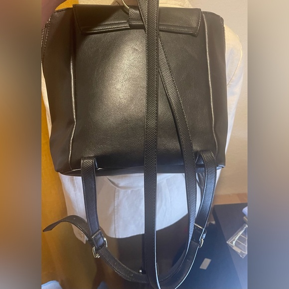 DISNEY MICKEY MOUSE BACKPACK PURSE NOVELTY WITH THE OPTION TO REVEAL MICKEY 🖤🤍 - Picture 12 of 14